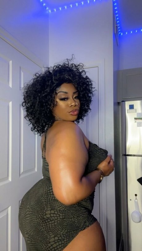 ILookLikeBaae model free images