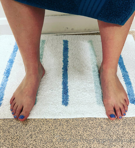 tippystastytoes model top pic