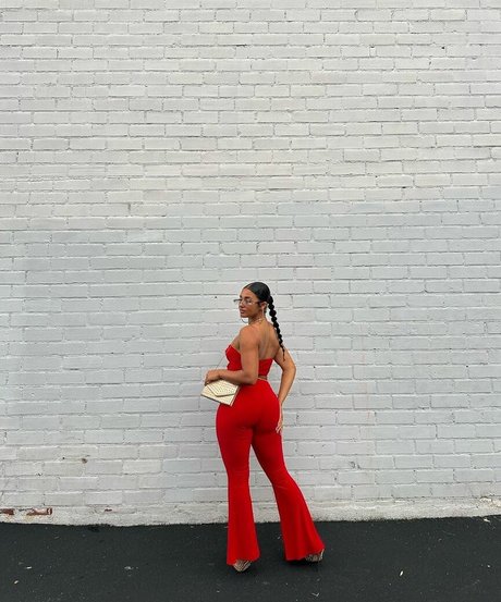 Scarlet May pretty actress image