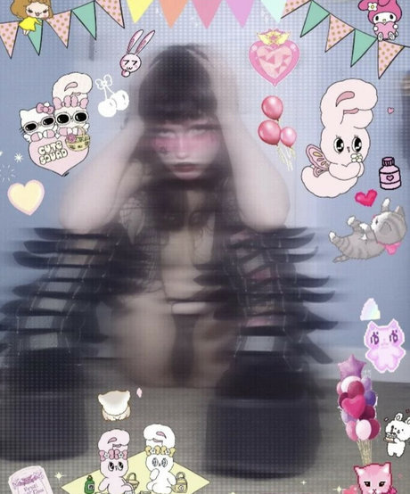 Tap3w0rm tummy star nude pics