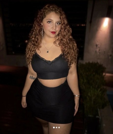 Curvy Medusa erotic pornstar gallery