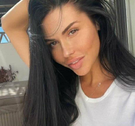 leyla night model sexy photos