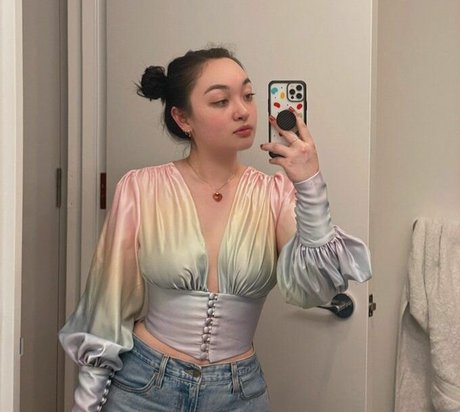 Mxmtoon xxx star images