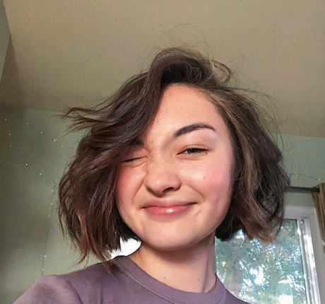 Mxmtoon art star image