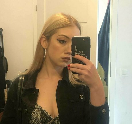 ayris simp star exclusive photos