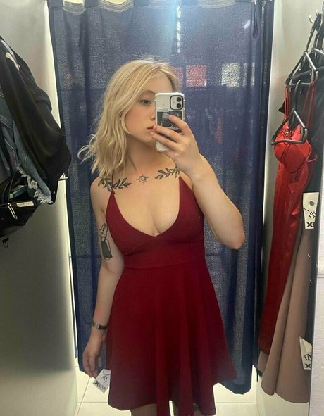 ayris simp model pornographic image