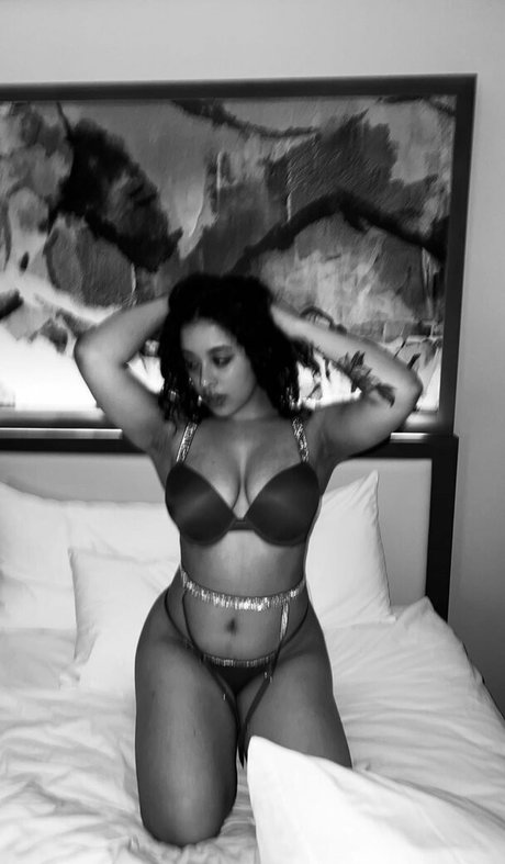 Savannah Spencer hot star image