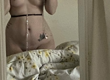 Aworyn model nude images