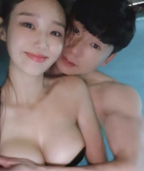 Honeyhani model naked galleries