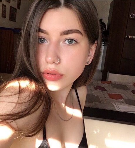 Marishkasexy star pornographic pics