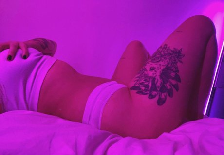 roeschach model nice photo