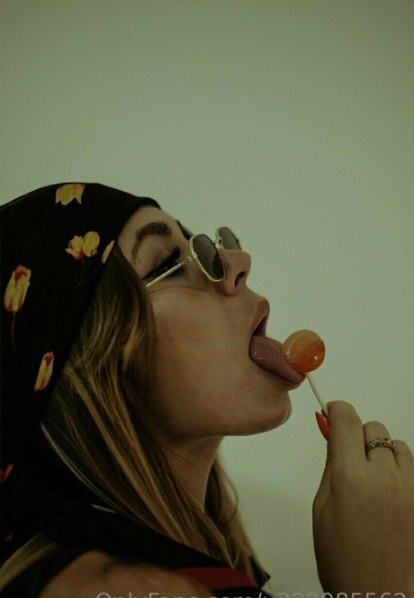 sandraa love pretty model image