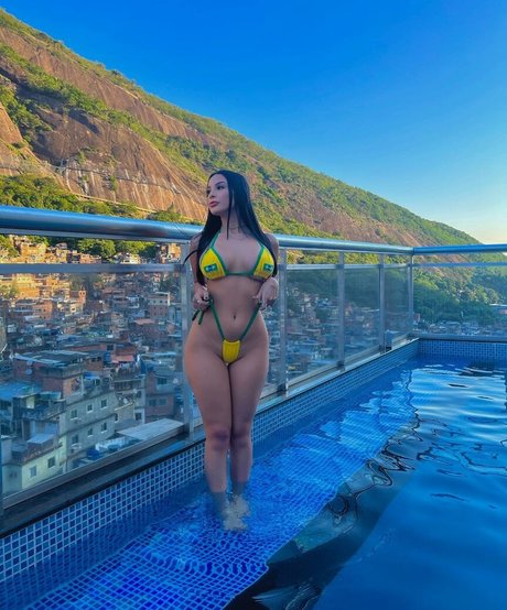 Emily Fernanda high quality model pics