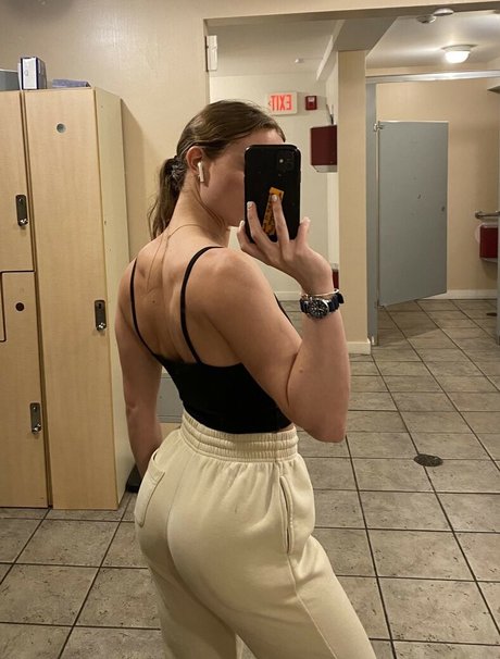 Hornyhamburglar nudes model gallery