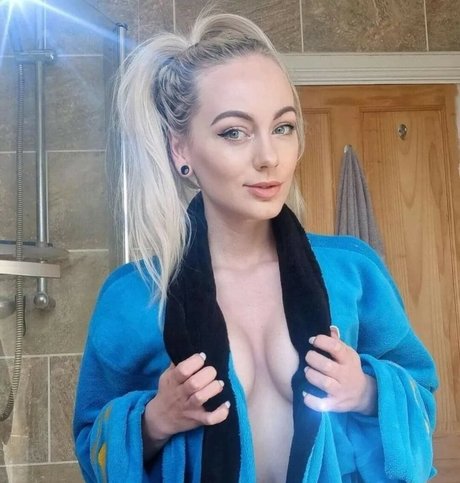 chloxxhill top pornstar pics