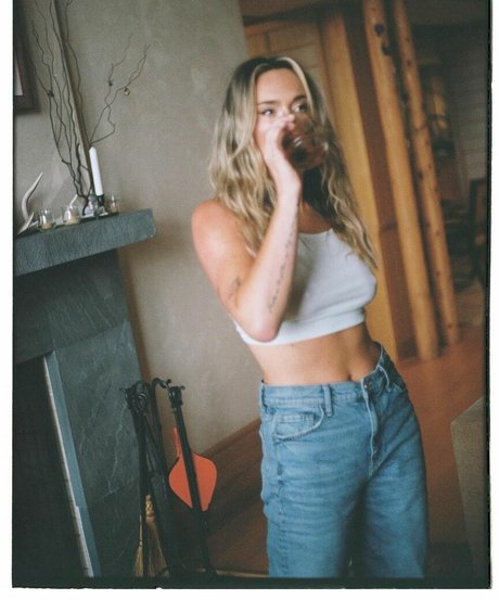 Sophia Scott model naked galleries