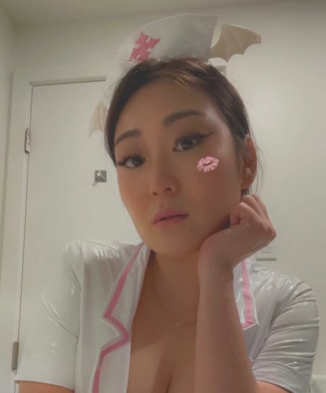 Momochanel star naked pictures