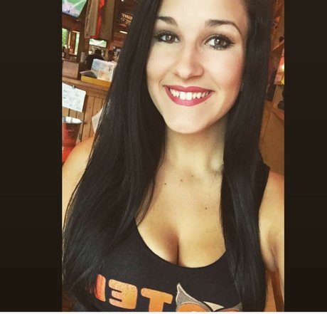 Aisley Montgomery sexy model img