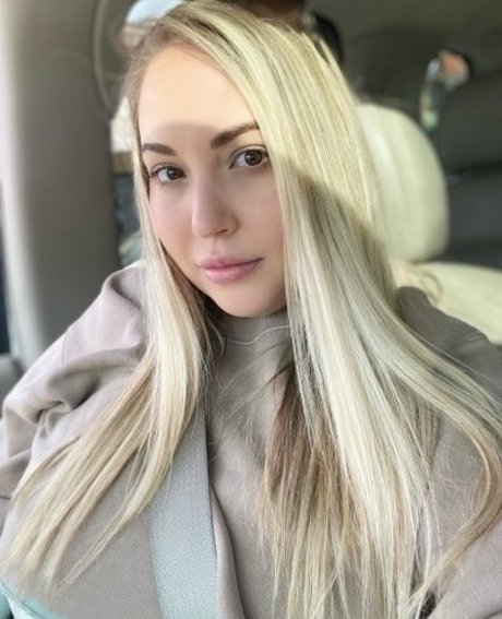 Vanessa Jolie porn model image