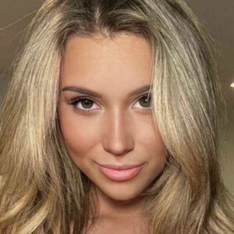 Badgirllily pornstar beautiful photos