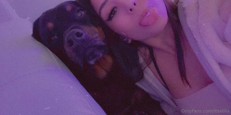 itsxlilix model exclusive photo