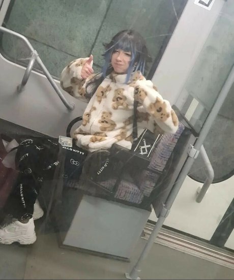 Haltsmanu model erotic gallery