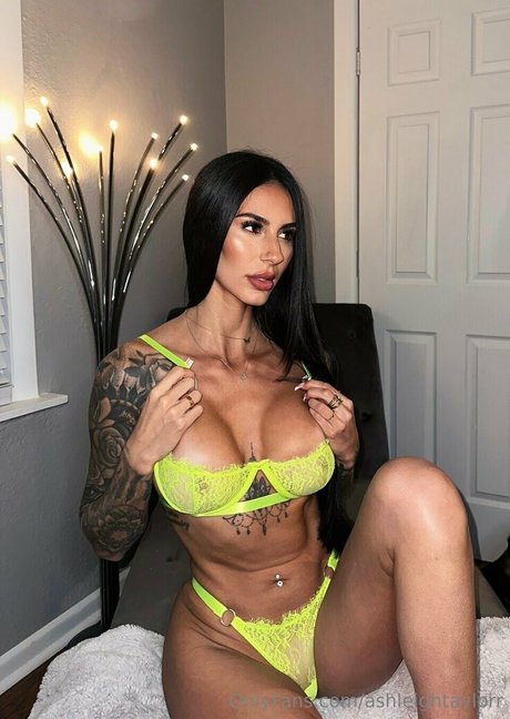 Ashleightaylorr naked actress pic