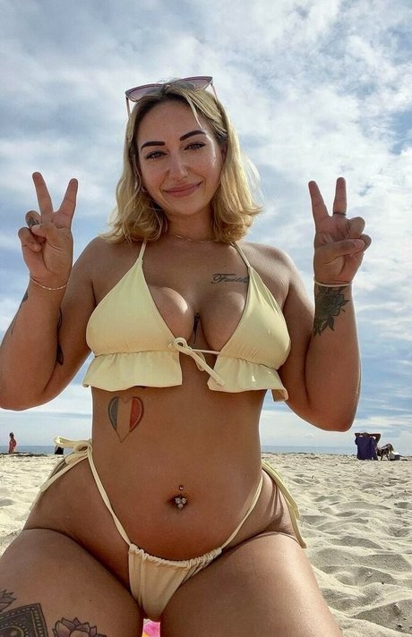 Hannah Helena exclusive pornstar img