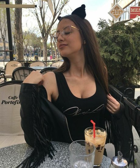 Tea Divljak hd pornstar image