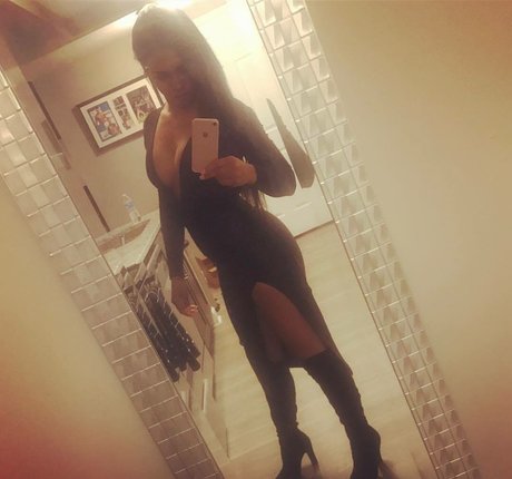 Renee Michelle model free picture