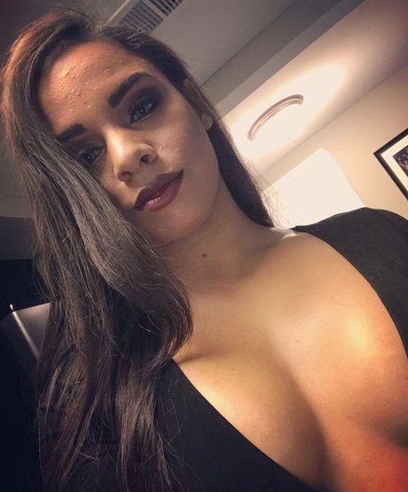 Renee Michelle hot star photo