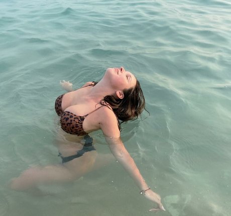 Solllomia nude pornstar photo