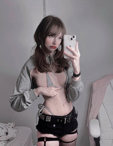 Romllr xxx model img