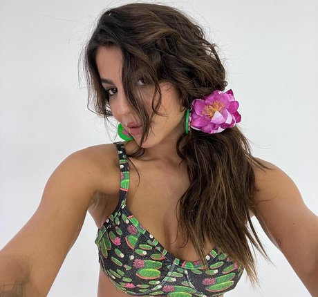 Hariany Almeida naked pornstar pics