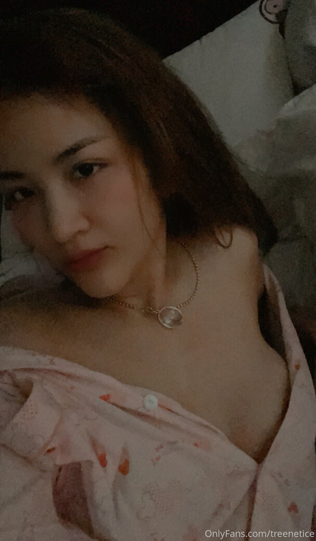 treenetpaenpet sexy model photo