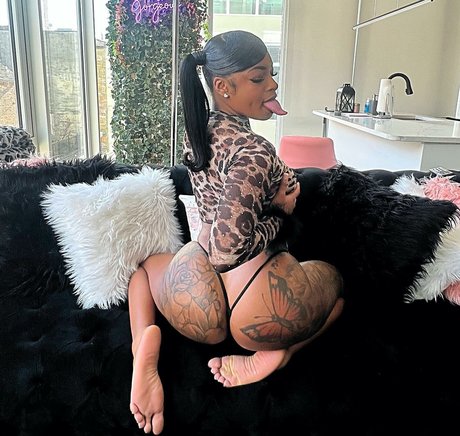 Long Tongue Fetish sex actress galleries