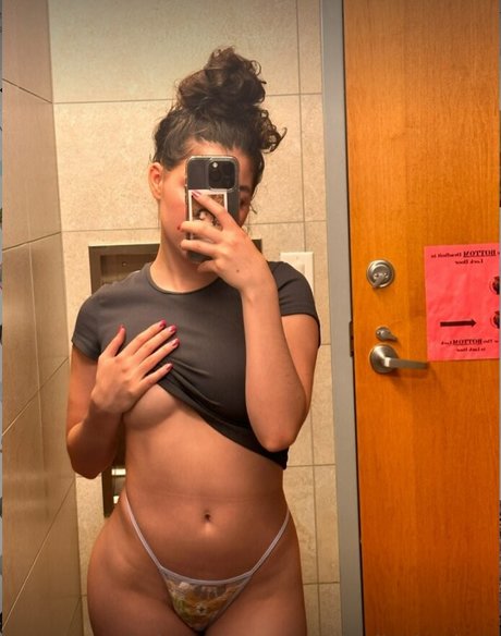 emilyelizabeth 1 pornstar hot pictures