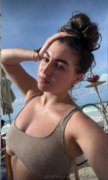 emilyelizabeth 1 high quality actress photo