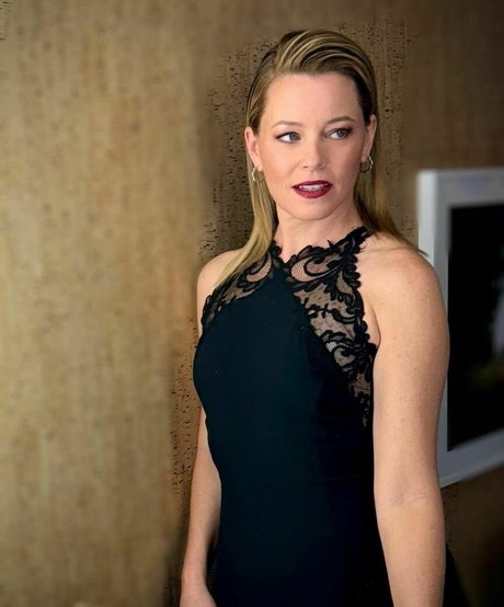 Elizabeth Banks star hot photos