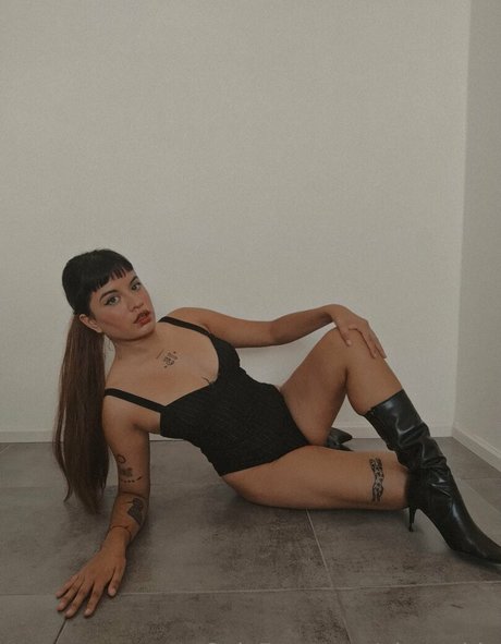 pietra blu model nude gallery