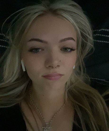 Daisy Thompson model picture