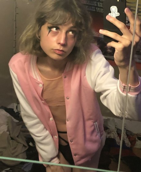 Cd Bell pretty model img