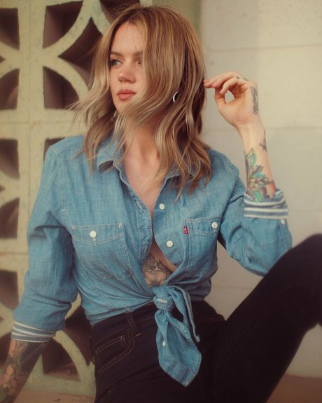 ohioliz erotic actress photos