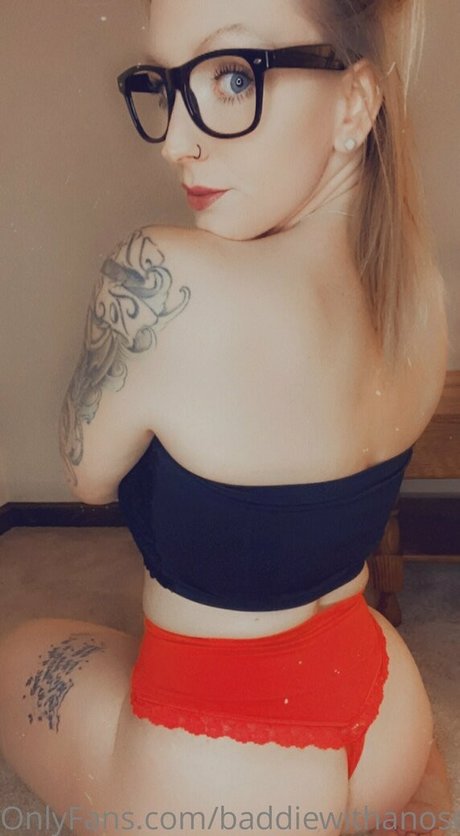 baddiewithanosering model sexy image