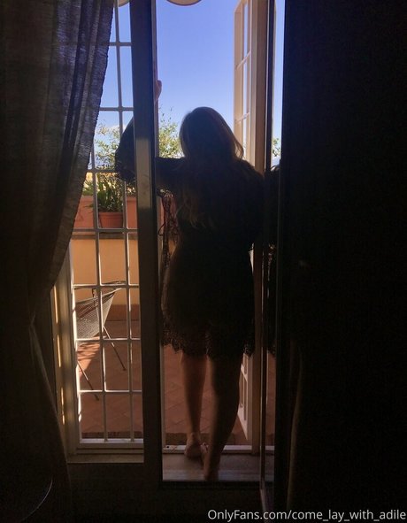 come lay with adile free star pics