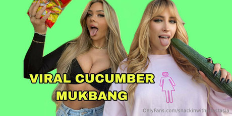 snackinwithanastasia pornographic model image