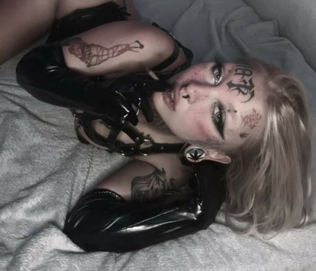 Raieny Catharina porn model img