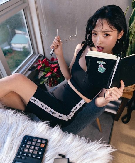 Nayoung Kim model sexy image