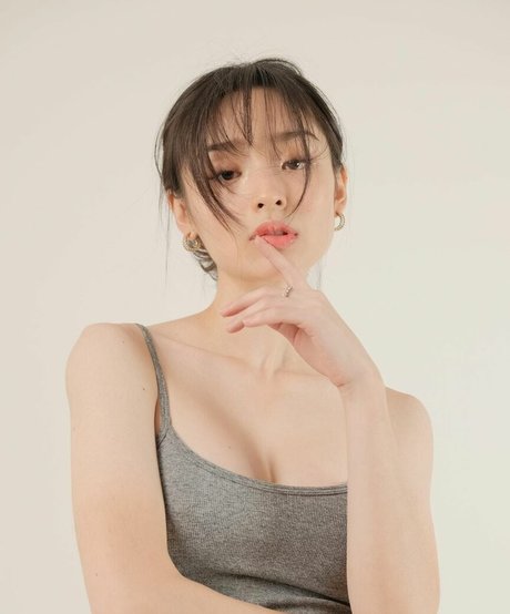 Nayoung Kim model image