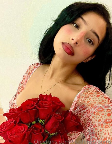 petite nude onlyfans nudes photo